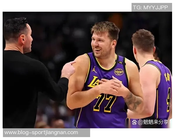 罗林斯火力全开11投8中三分球完美4投4中砍下25分助攻与抢断双双上双